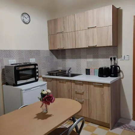 Rons Town House Apartmán *