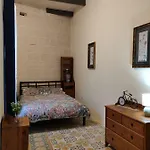 Rons Town House شقة