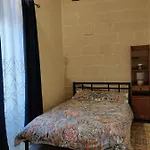 Rons Town House